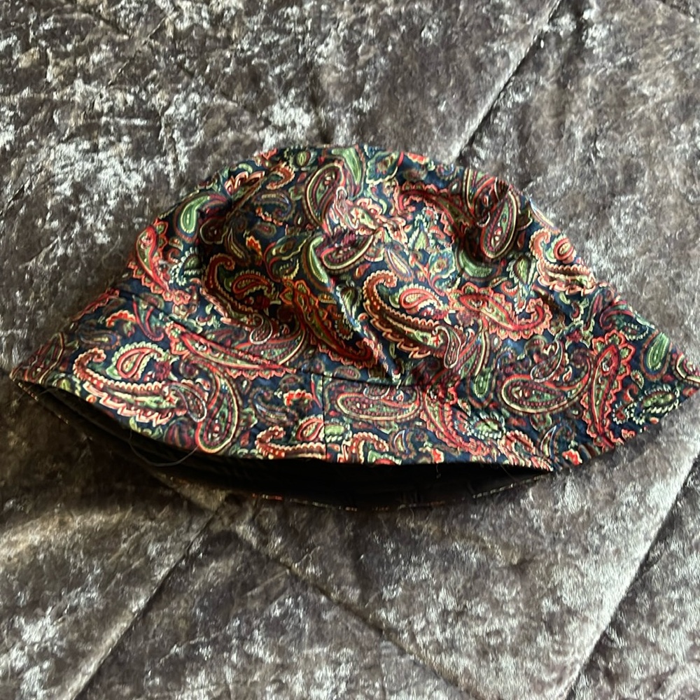 Bucket hat